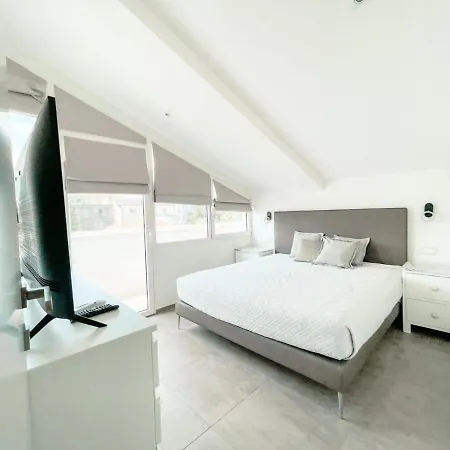 Bellavista Luxury Attic - Panoramic Pool Peschiera ペスキエーラ・デル・ガルダ