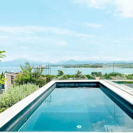 Bellavista Luxury Attic - Panoramic Pool Peschiera アパート *